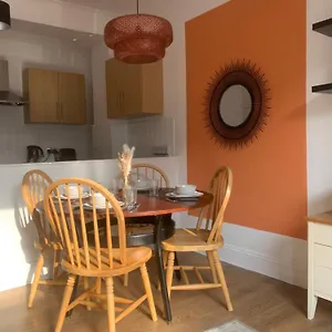 Apartment Charming 1-bedroom In Westcliff, Close To Beaches And Attractions, Southend-on-Sea